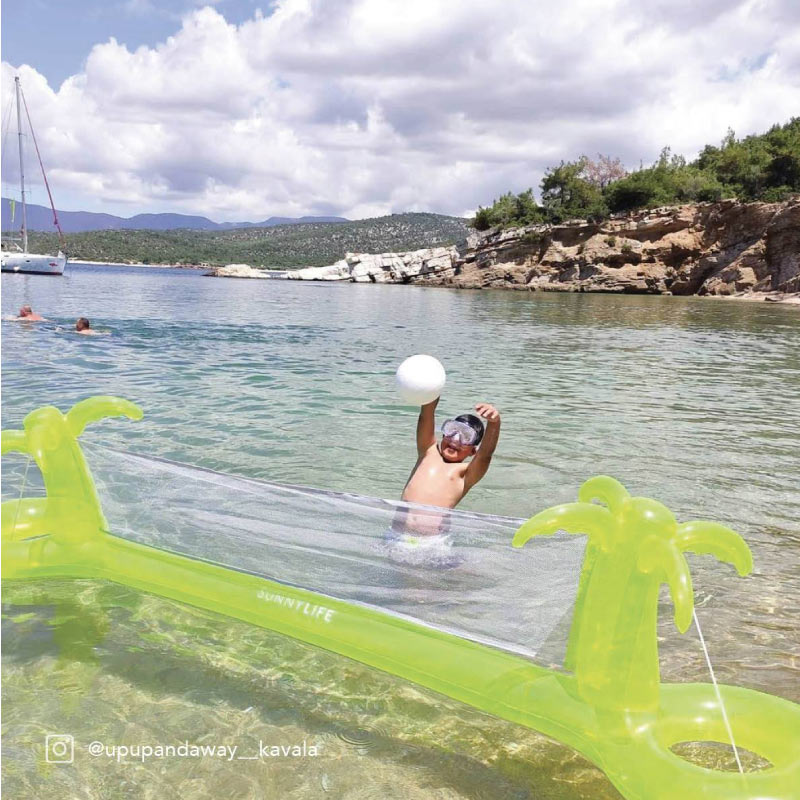 sunnylife-inflatable-float-away-volleyball-set-tropical-–-neon-lime-2