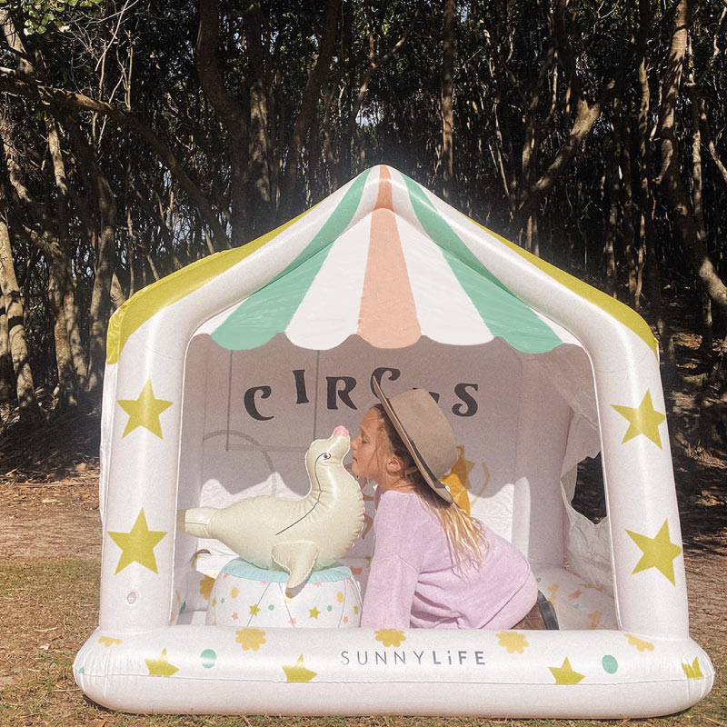 SunnyLife-Inflatable-Cubby-Circus-Tent-7